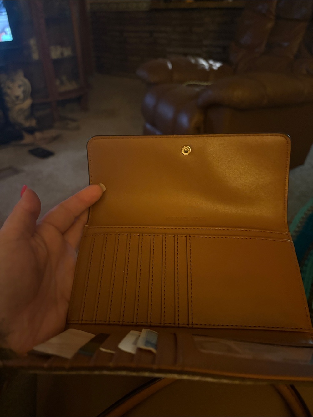 Michael Kors Signature Tote in Vanilla with Acorn Trim and Matching Wallet - Picture 5 of 16